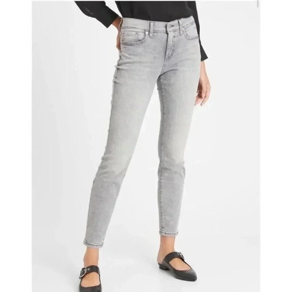 - Banana Republic factory Mid-Rise Grey Skinny Jean - Picture 1 of 9